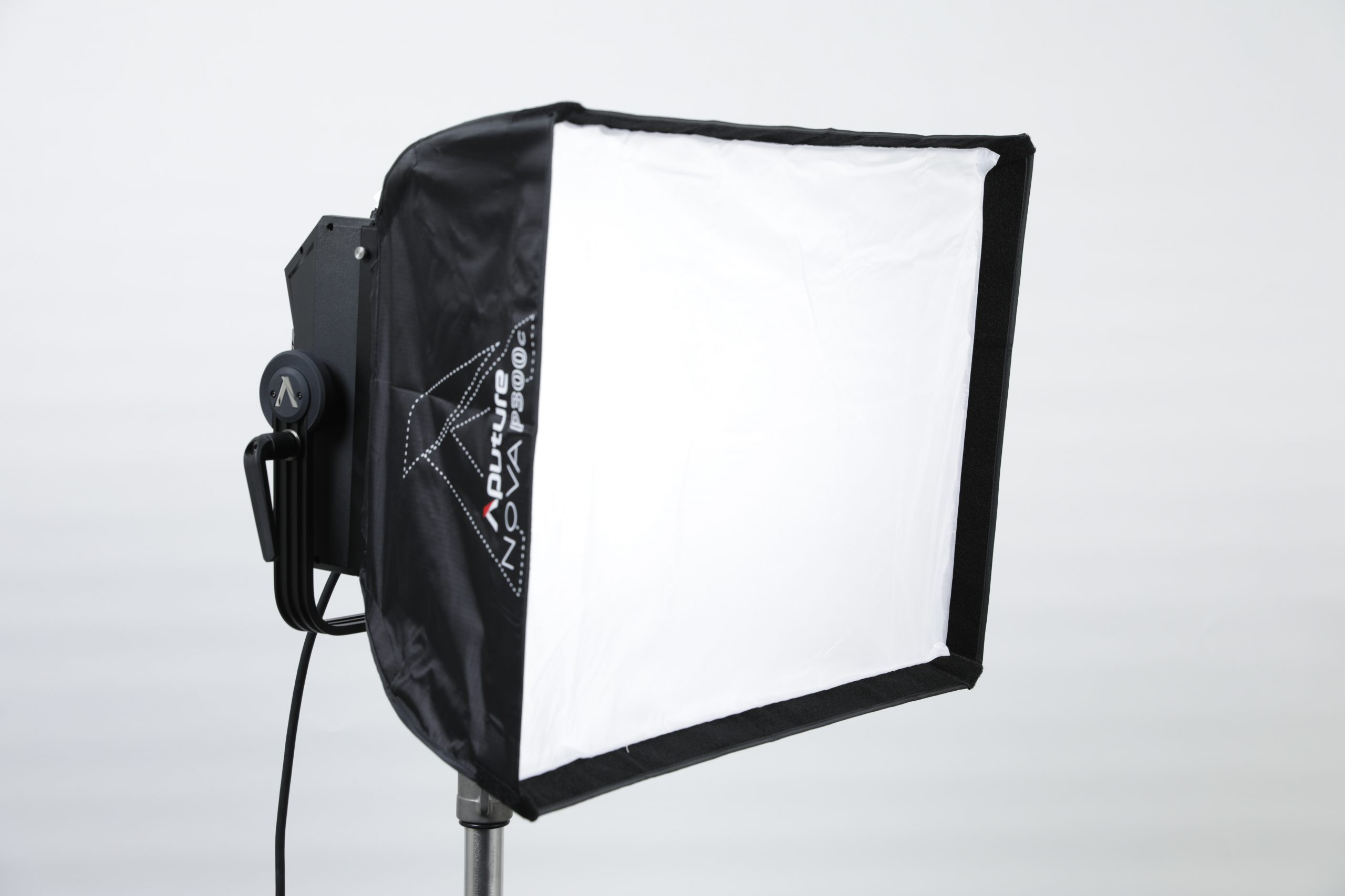 Aputure Nova P300c – Panneau LED RGB – YAHYAOUI SHOP