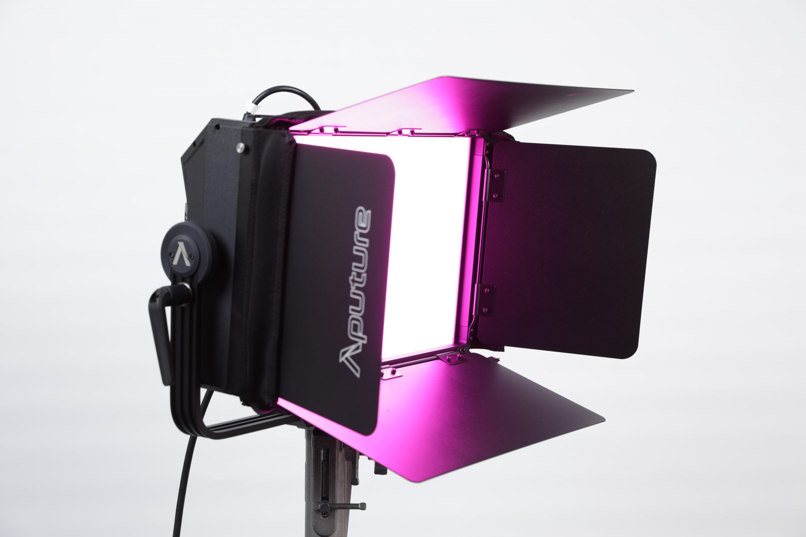 Aputure Nova P300c – Panneau LED RGB – YAHYAOUI SHOP